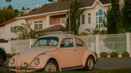 בעל נכס בת"א תובע 800 אלף שקל מוועד הבית