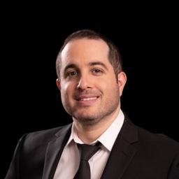 עורך דין אופיר בר עם